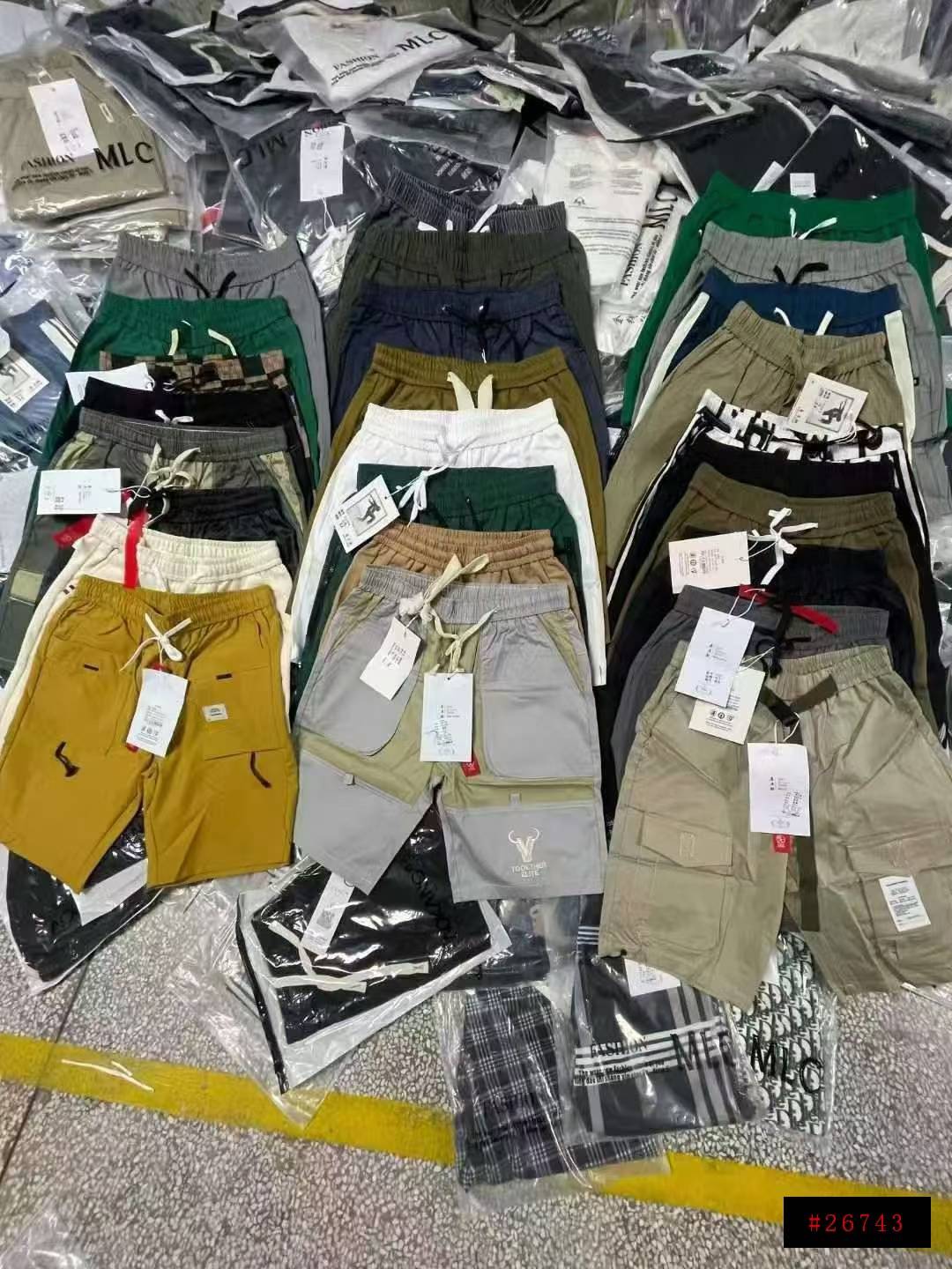 ☕️2000条全清18.8 分货19.9欧货潮牌工装休闲短裤  全部松紧腰
​品质好，基本上全部带吊牌
​M码-3XL码 尺码配比好@_@