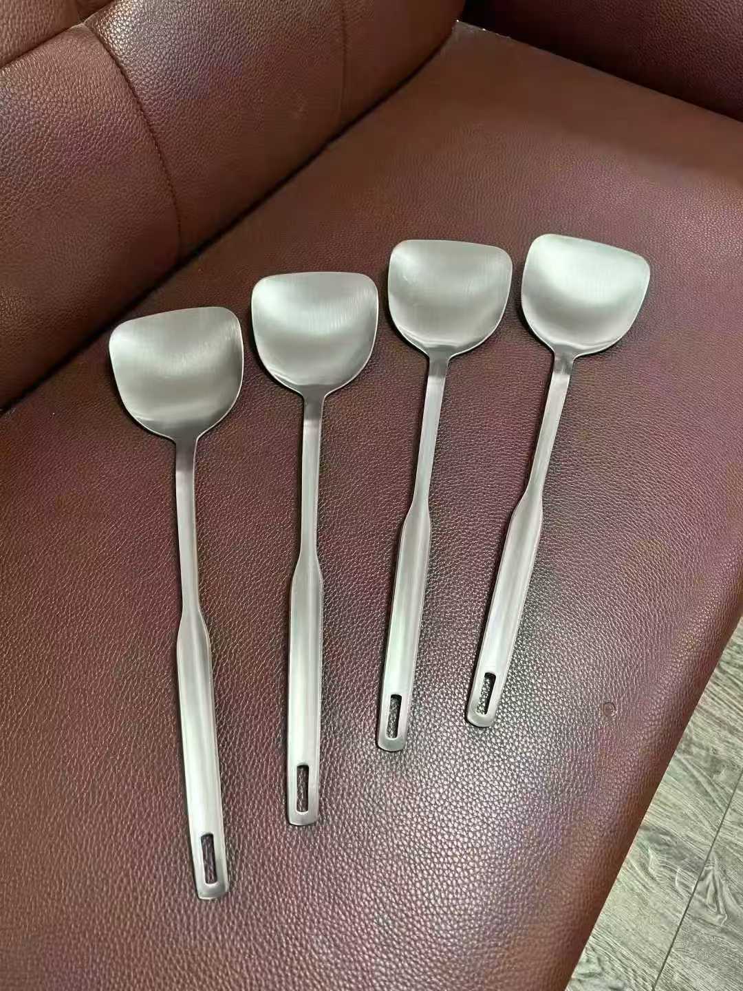 厨具铲勺最后4500支  （无磁双立人款）  砂光 按条处理  特厚特重 
​💰2.6元一把