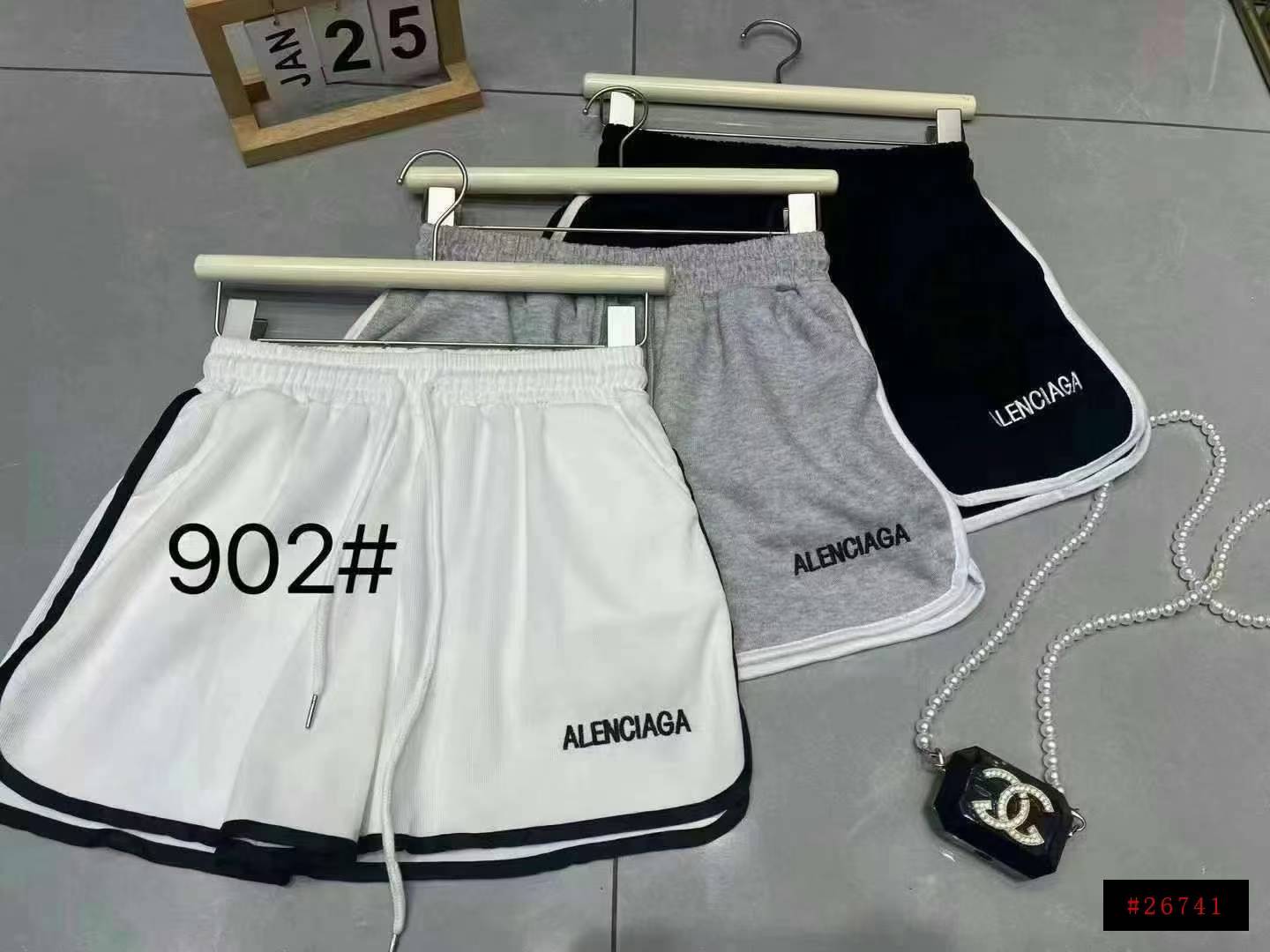 新到性价比跑量休闲短裤   100起15.5
当季热卖新款性价比跑量休闲短裤   品质很好  视频款混配🉑小份@_@