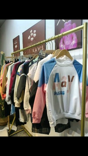 全清3.9💰（不分货）
​🍑1050件男女中大童四季小整杂款 品类:卫衣 卫裤休闲裤 T恤 连衣裙，部分有包装 其余防水袋装。@_@