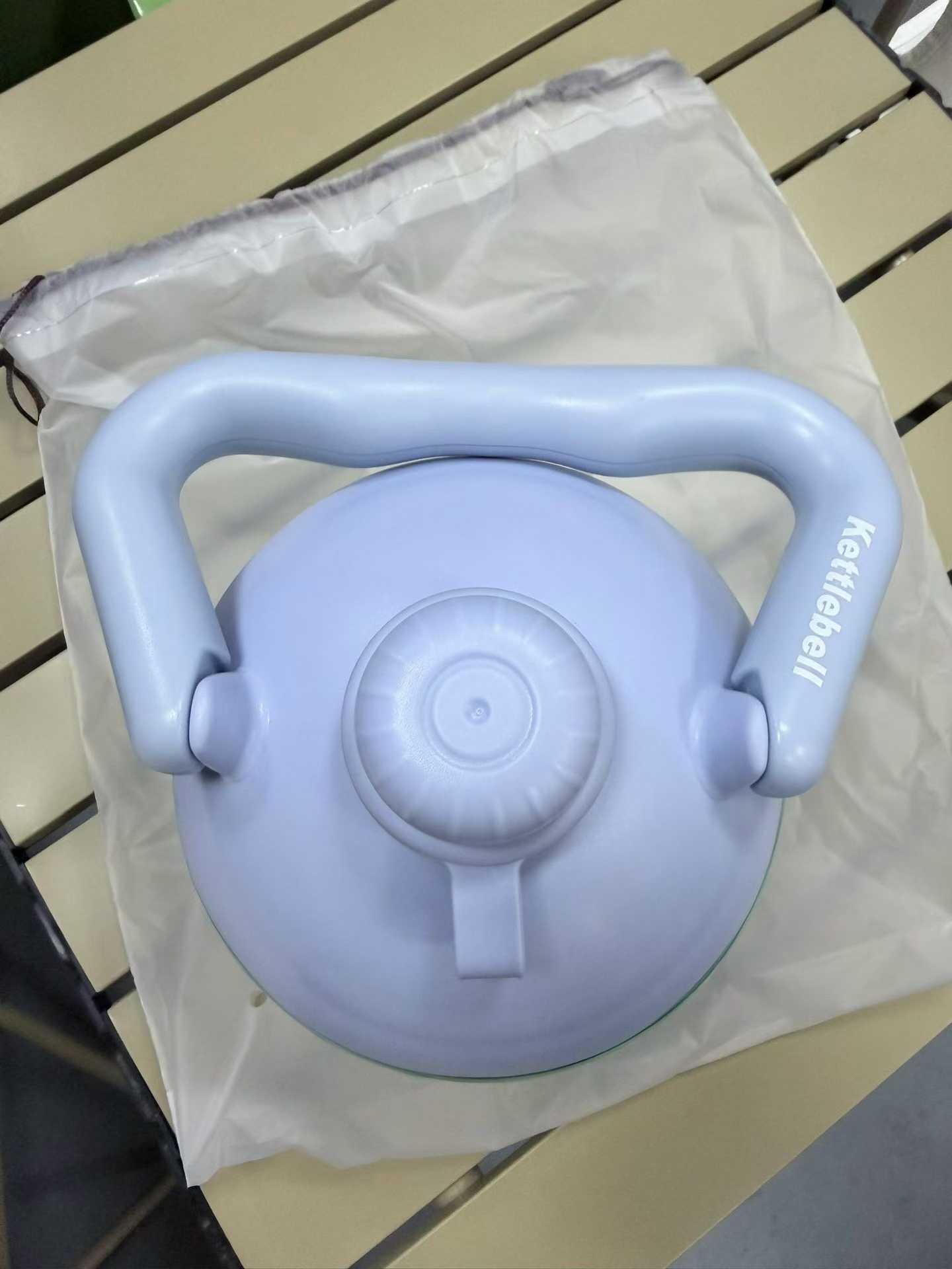 哑铃款水壶2万多个，
2000毫升，颜值担当，全清个位数