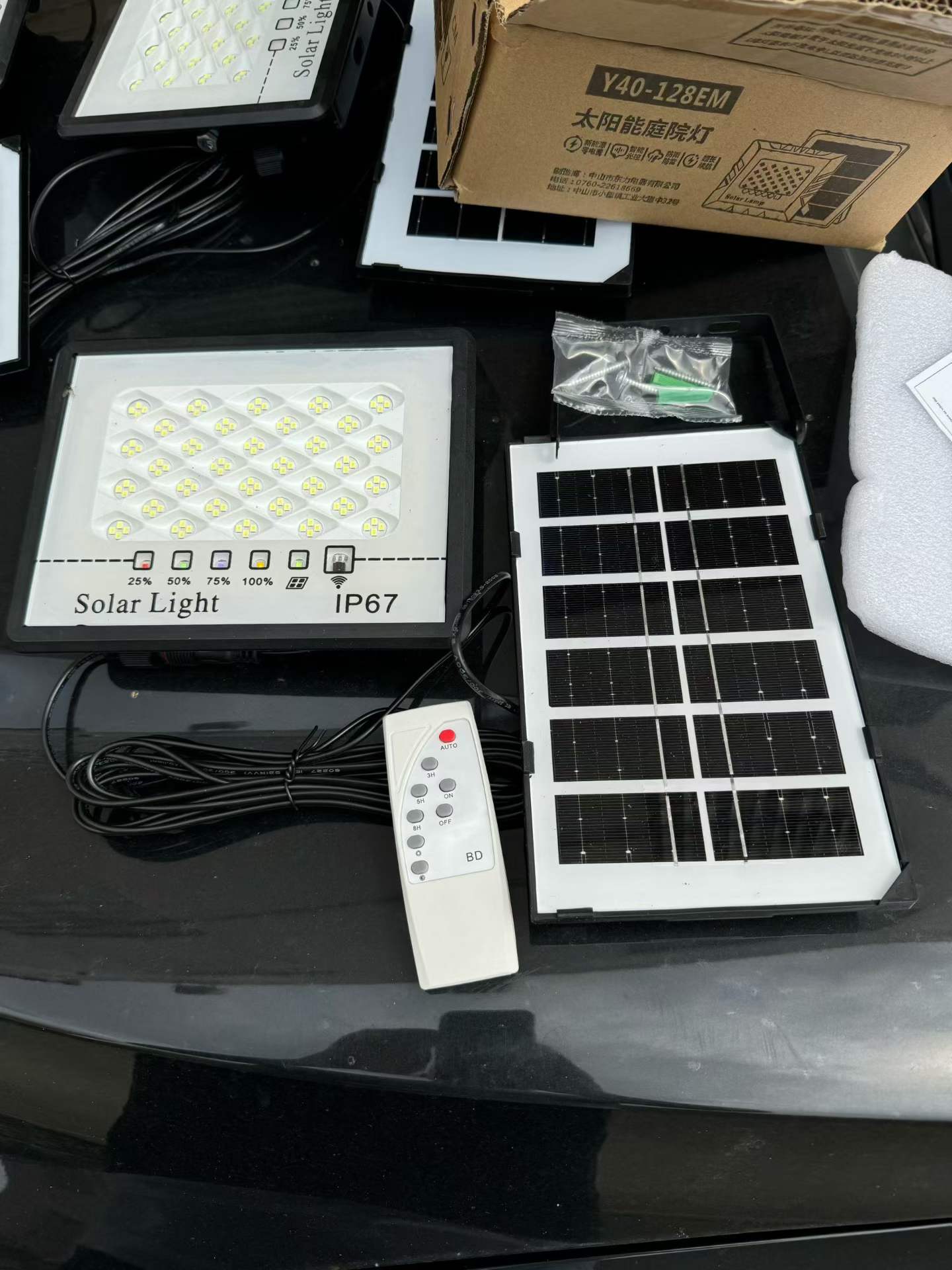 高端太阳能灯，2000pcs，特价出售