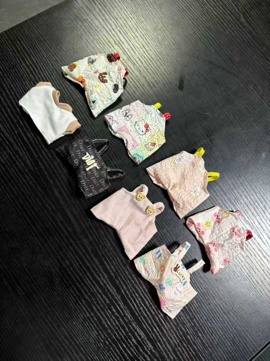 迷你玩偶服饰 娃娃衣服 几万件
毛毛钱处理