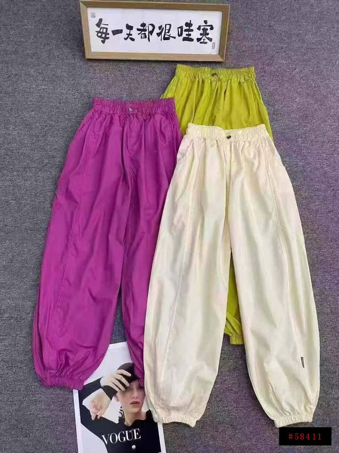 大童休闲工装裤273件💰6.5，
松紧腰，有口袋，
码数150-170码，
独立包装，
模特图仅供参考