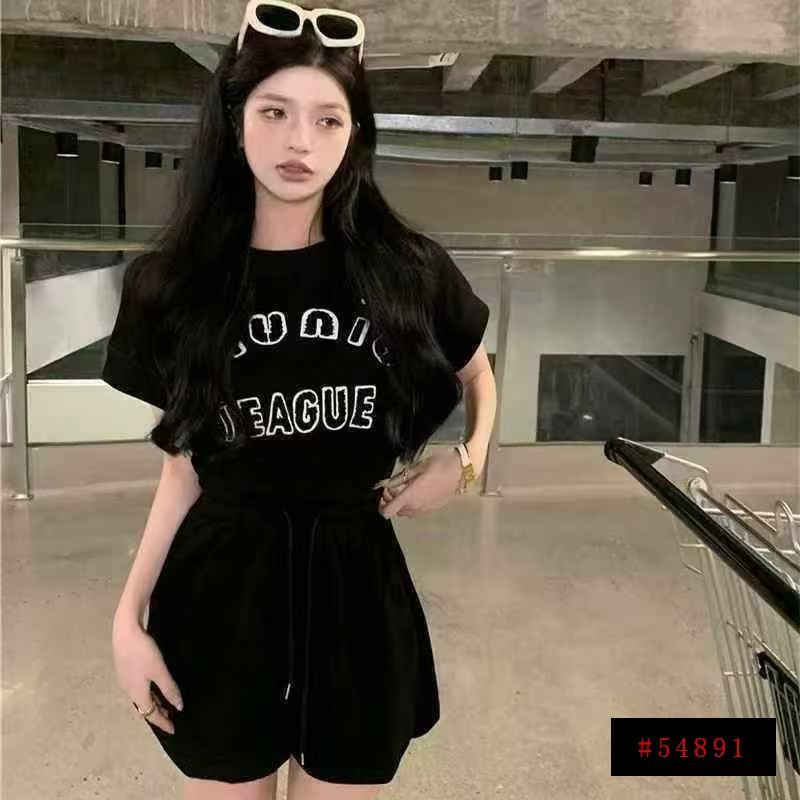 休闲运动套装女夏季甜辣风网红炸街女生酷帅穿搭短裤两件套，2个款，图片色，均码90穿到130斤，剩下图5款350套左右，8.5清，分货加1