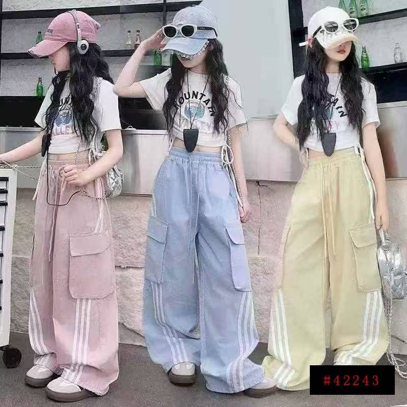 全清9.8
🌸时髦女童工装裤春款百搭中大童宽松阔腿裤，整款3色，280件 独立包装，（大货以米黄色为主）货品干净，码数：120-170码，货号327#54