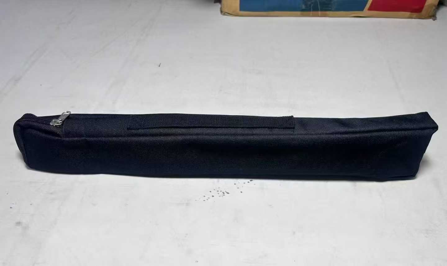 牛津布包4000个
长度45cm宽度6.5cm厚度3cm 外壳600D牛津布 
内里绒布