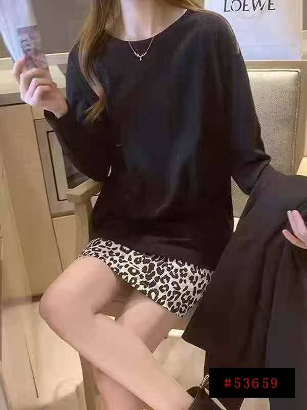 男女同款纯棉黑光板长袖T恤，没有包装，数量120件左右，码数s-3xl，有些用力能撕烂，或者小破洞，有些没有问题懒得挑全部当微瑕疵处理，全清1.8元超低价秒杀！