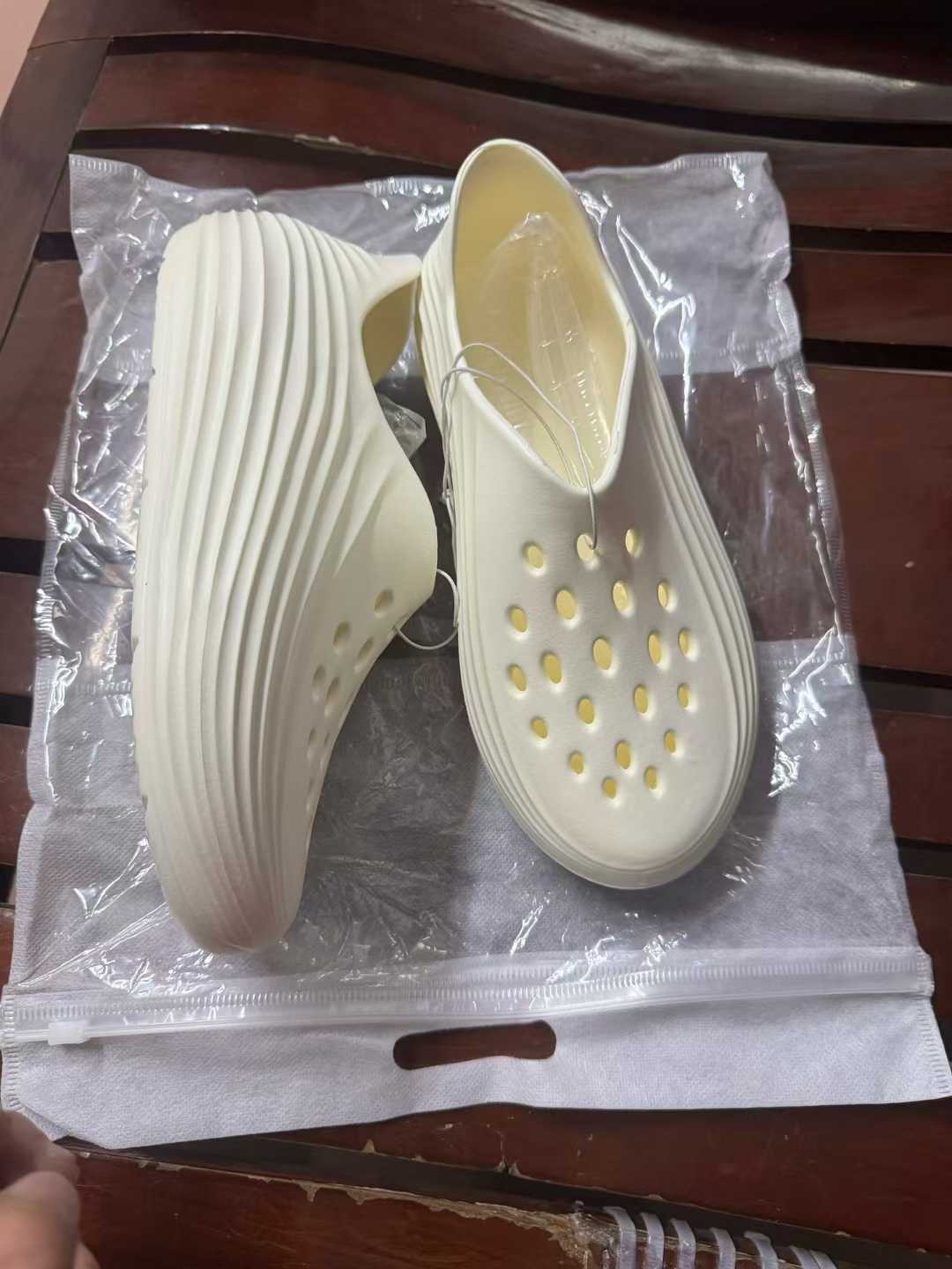 拖鞋一等品6000双纯男款原箱原件，40至45码。全清2.x一双