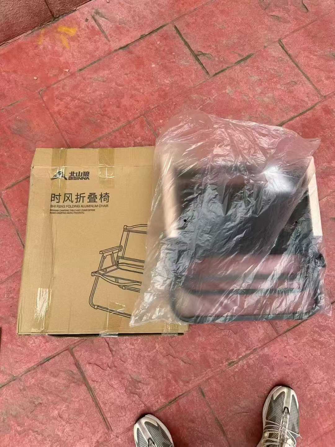 北山狼中号克米特椅，黑色卡其各 800 左右，独立包装，现货秒发